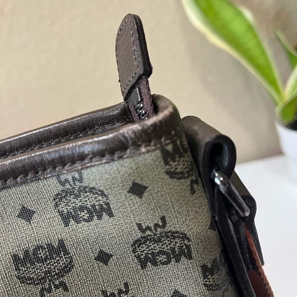 MCM MESSENGER BAG - Picture 12 of 16